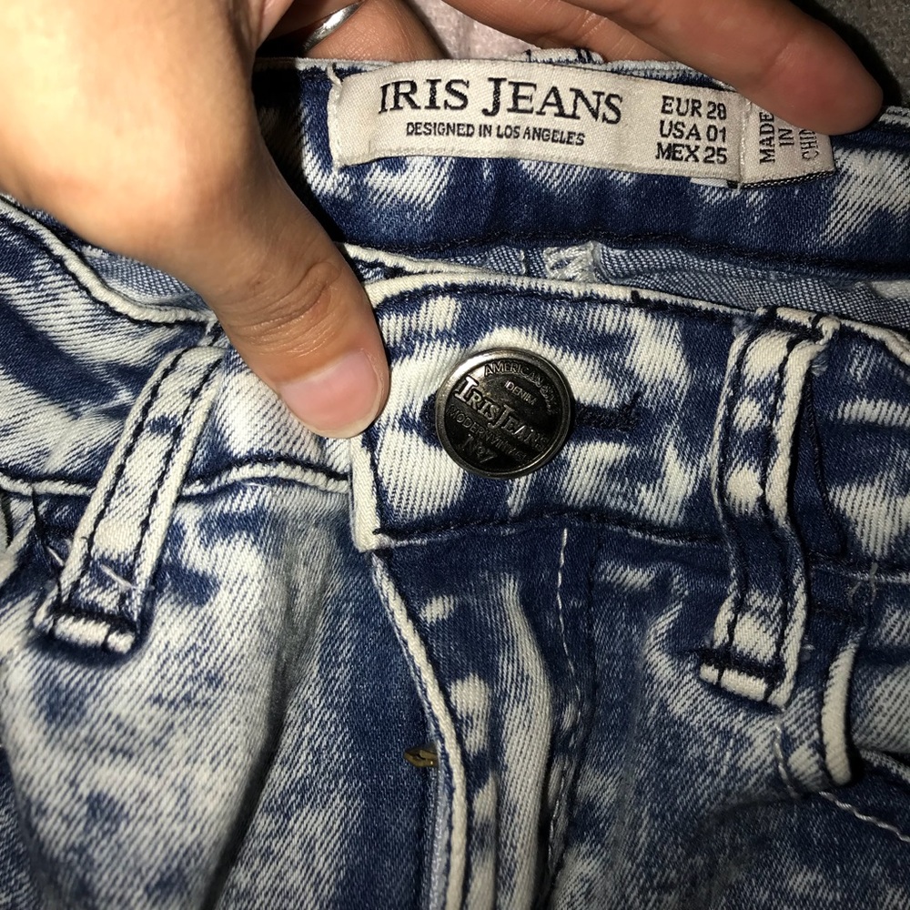 Distressed jeans - Picture 2 of 5